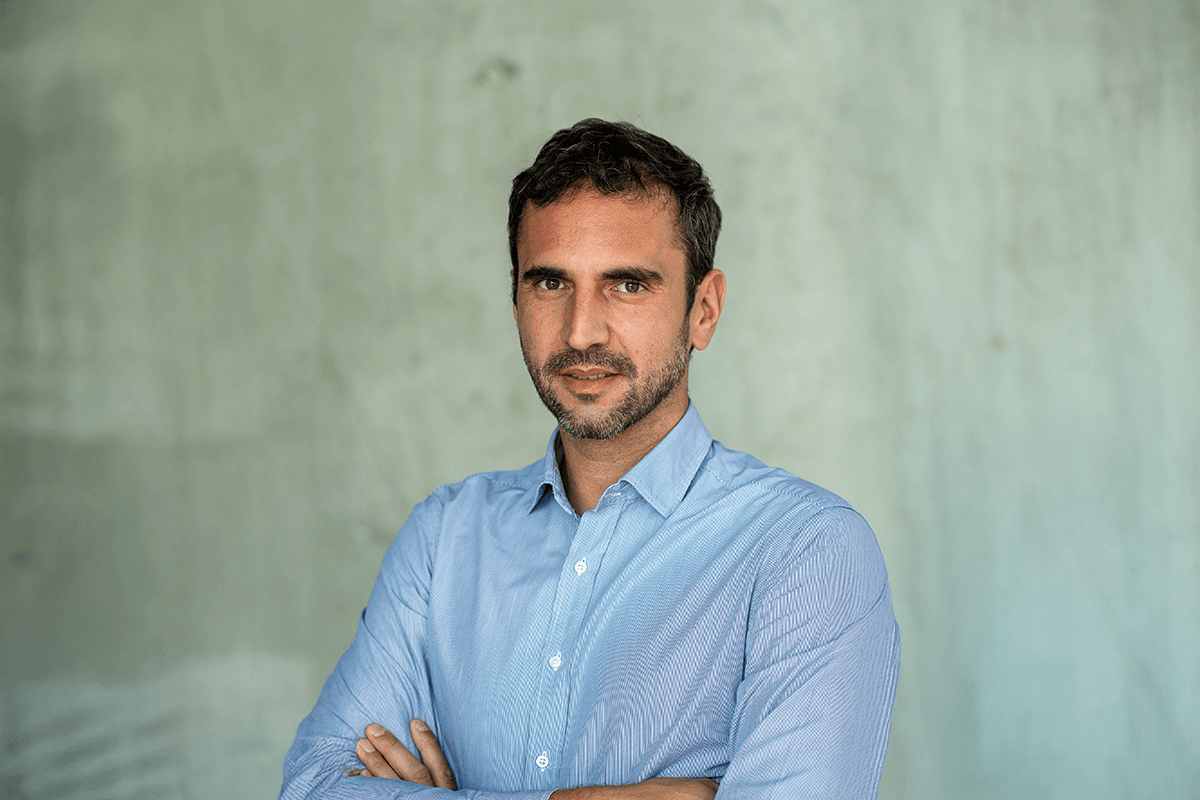 Dario Parigi er ekspert i Dario Parigi er i bæredygtige byggematerialer og komponenter med særligt fokus på træ, genbrugsmaterialer og effektive letvægtsløsninger.